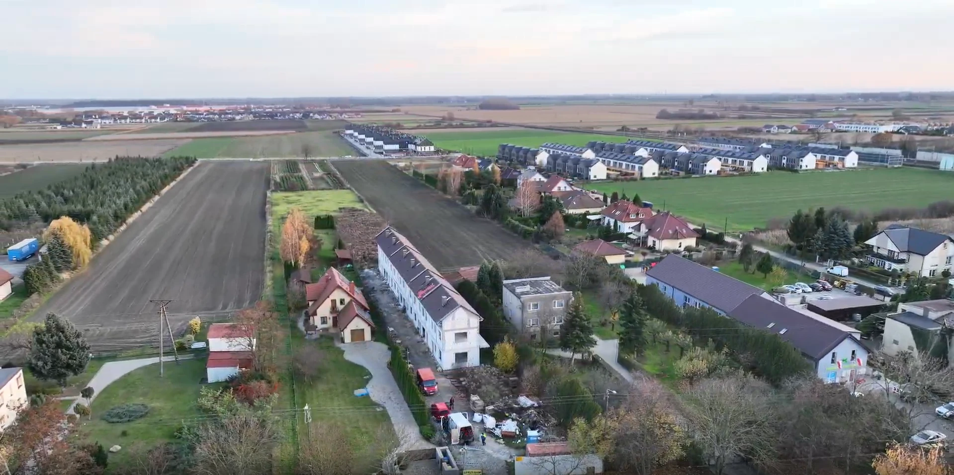 Widok inwestycji i okolicy z drona — zdjęcie 6