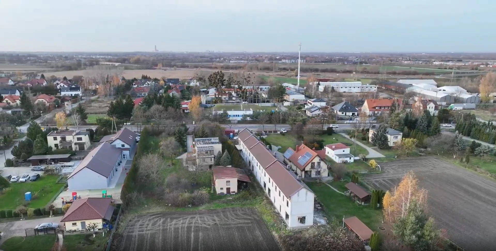Widok inwestycji i okolicy z drona — zdjęcie 2